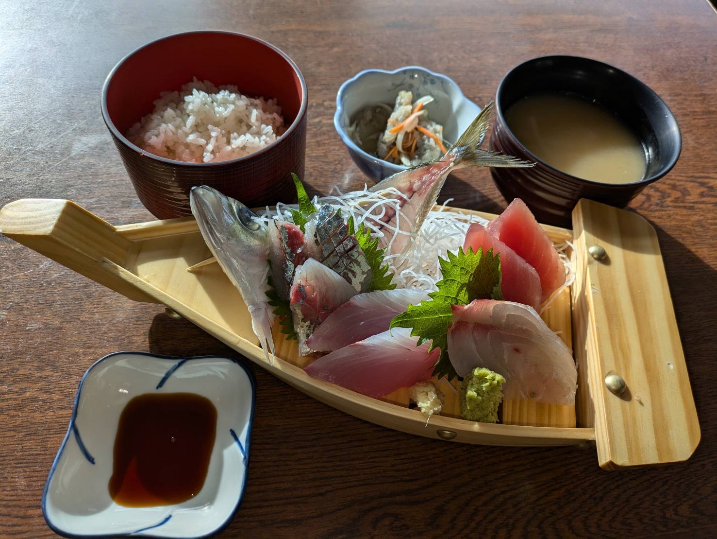 獲れたて４種刺身盛り合わせ定食